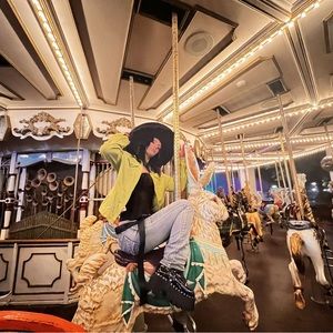 Meet your Posher, Eva